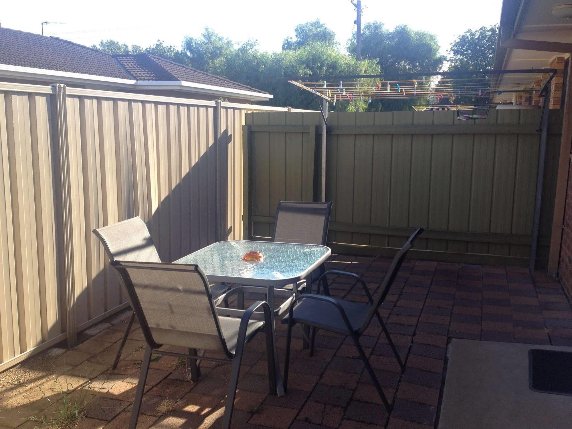 Centrepoint Motel Deniliquin Luaran gambar